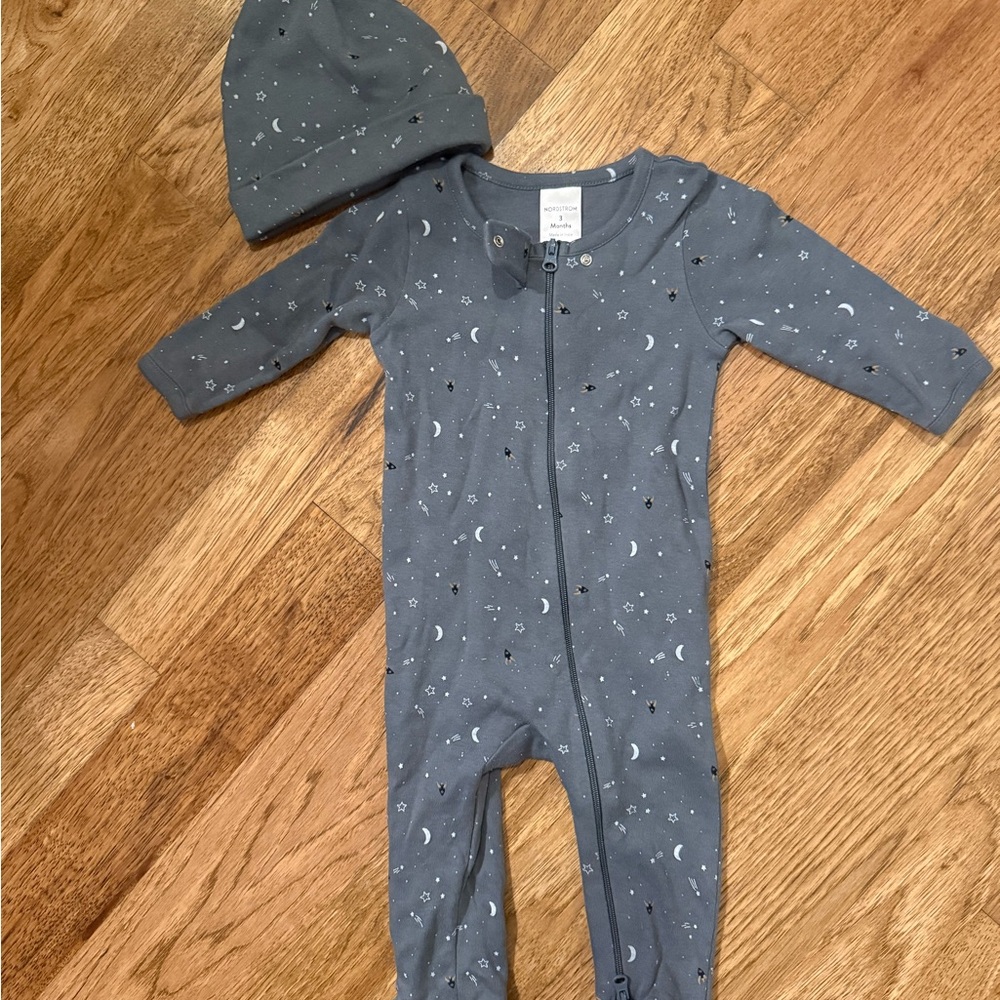 Nordstrom Gray Moon and Stars Baby Footie